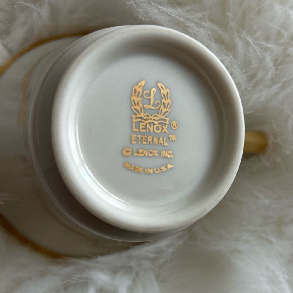 20 piece Lennox Eternal cup and saucer set - Picture 5 of 10